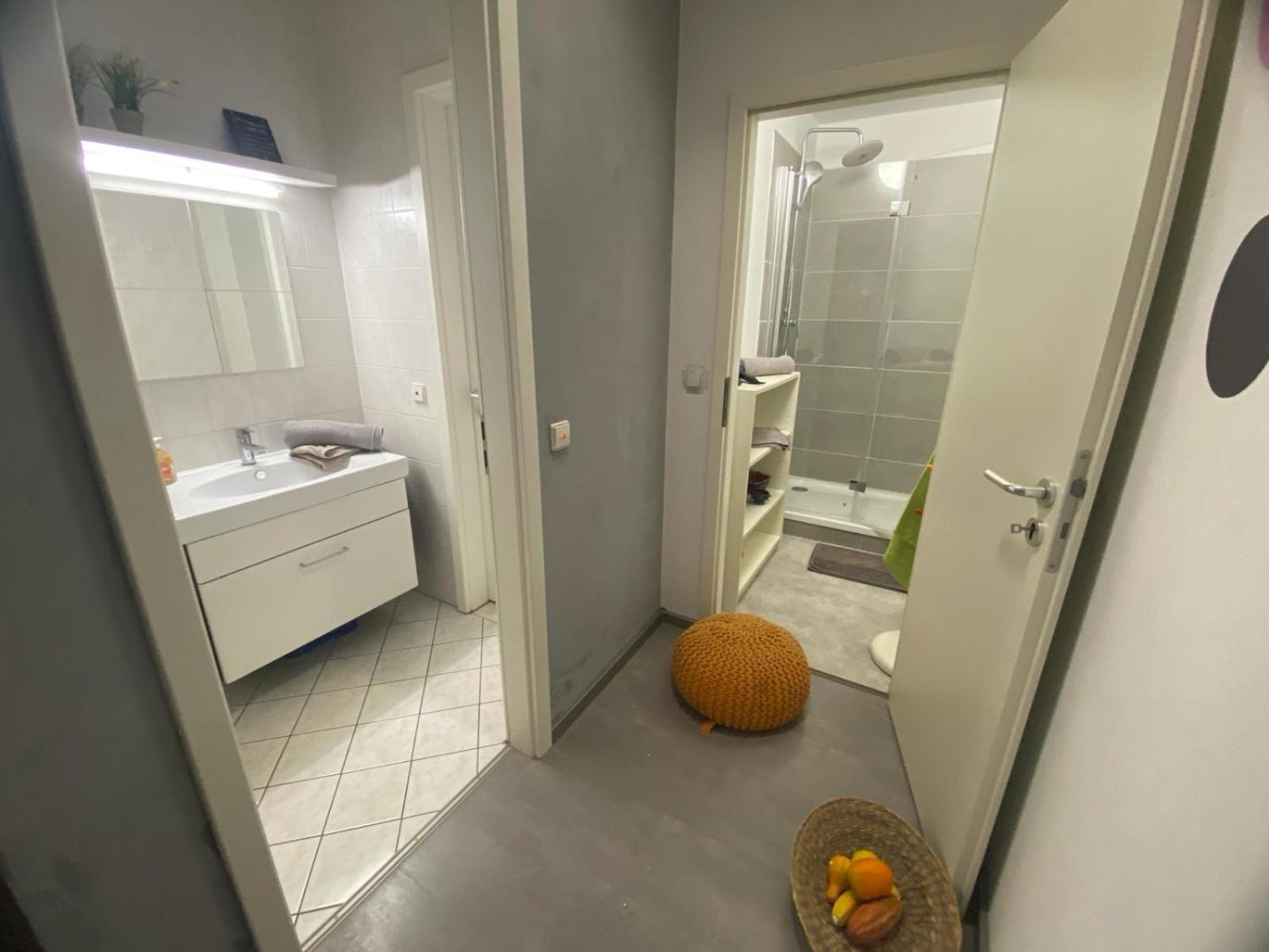 Appartement 1 Mit Gemeinschaftsraeumen, Tiefgarage *
